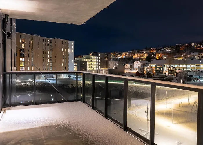 Leilighet Moderne Med Terrasse Ved Sjøkanten I