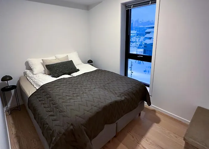 Moderne Med Terrasse Ved Sjøkanten I Leilighet Tromsø